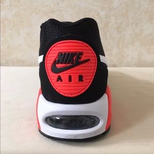 Nike Air Max IVO Lifestyle & Sports Black Crimson NWT Nike Air Max IVO Lifestyle & Sports Black Crimson NWT